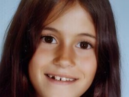 The woman in this photo grew up to become the richest actress in the world