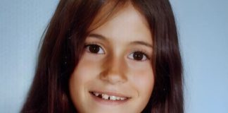 The woman in this photo grew up to become the richest actress in the world