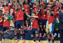 Body language expert on reason Trump didn’t move as Spain lifted World Cup