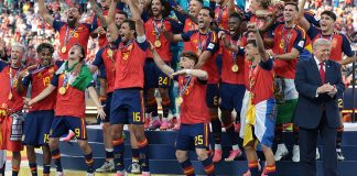 Body language expert on reason Trump didn’t move as Spain lifted World Cup